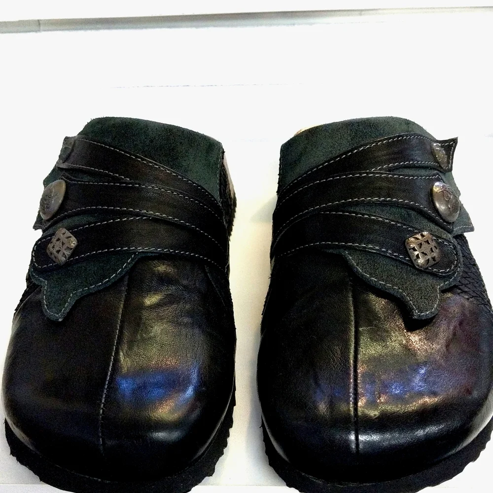 Think clogs - Picture 1 of 5